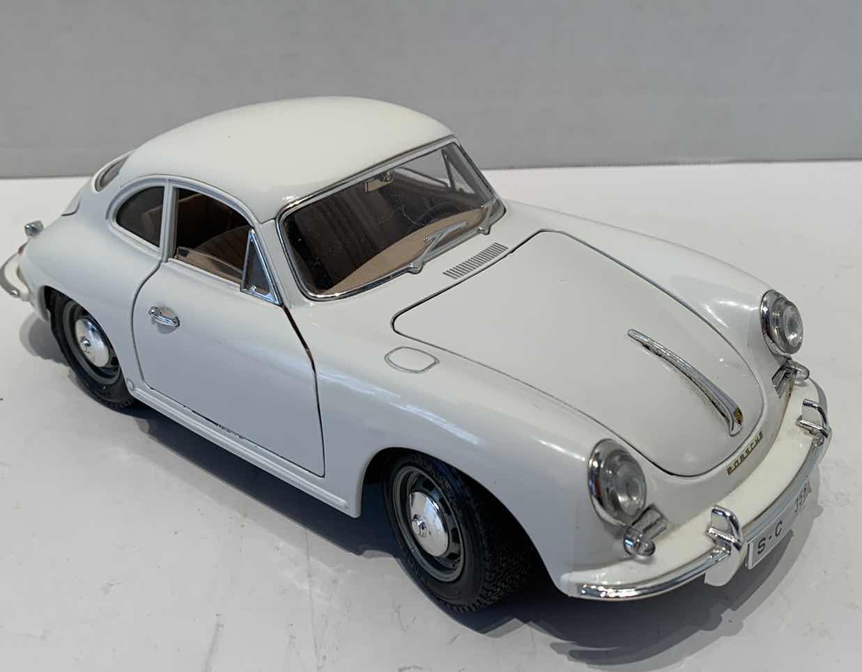 View 4 of REPLICA BURAGO PORCHE 356 REPLICA
YEAR: 1961 SCALE: 1/18