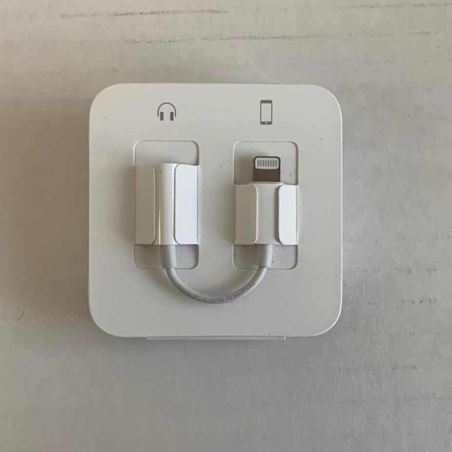 Photo 1 of APPLE EARBUDS WITH APPLE DONGLE