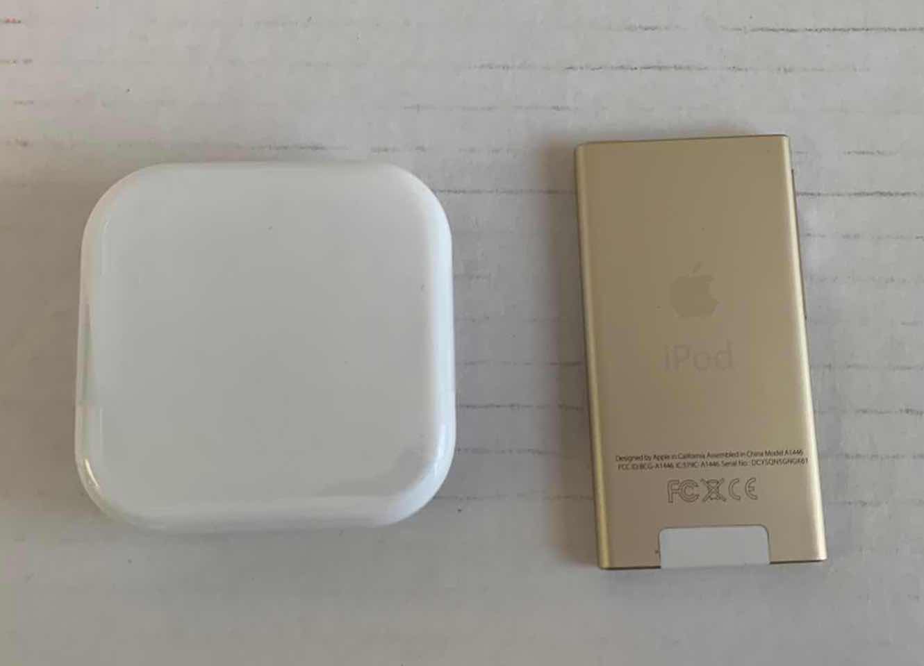 Photo 1 of IPOD NANO TOUCH GOLD WITH EARBUDS