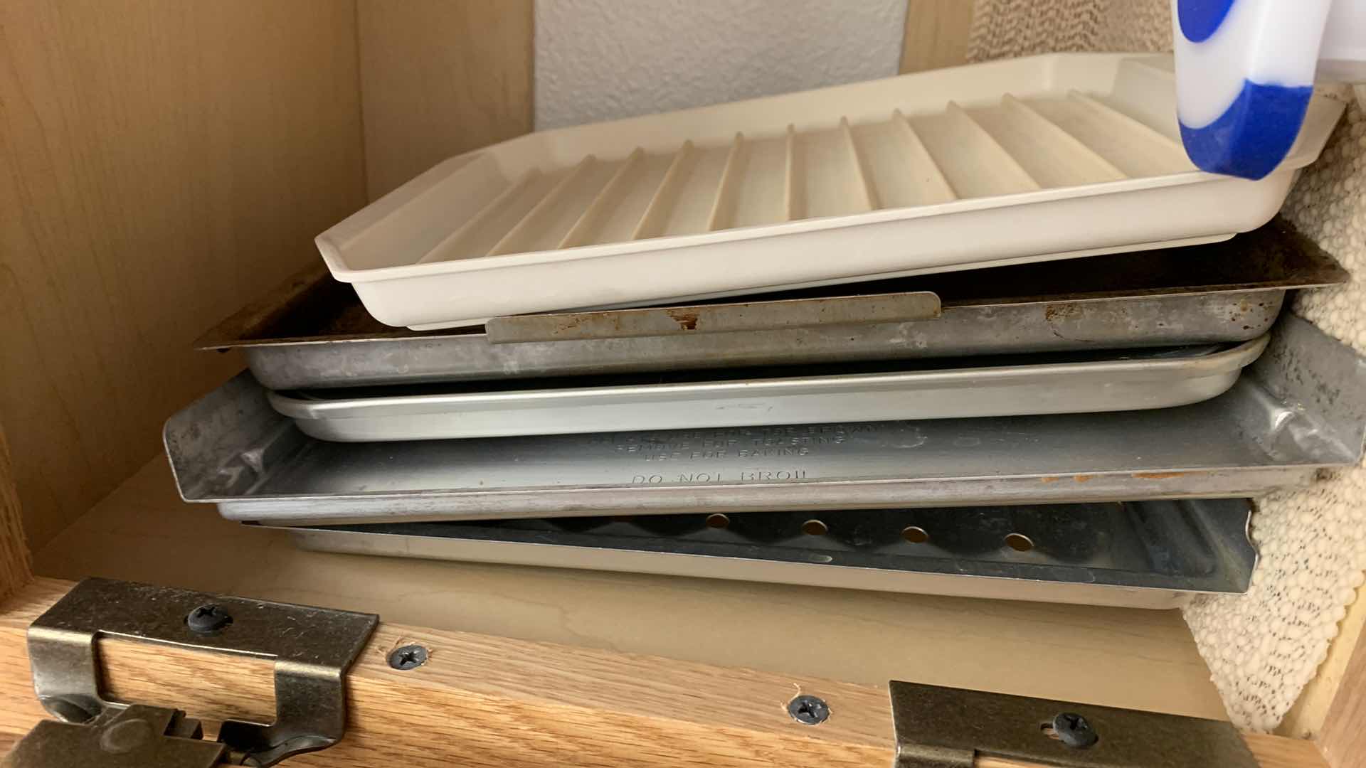 Photo 1 of CONTENTS OF CABINET