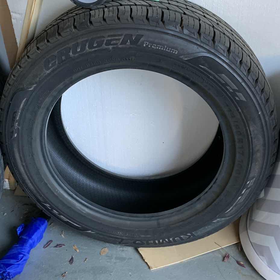 Photo 1 of KUHMO CRUGEN PREMIUM 215/60 R 17 TIRE
