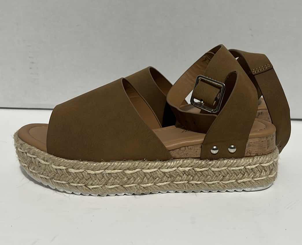 Photo 2 of BRAND NEW GIRLS SANDALS SIZE 35