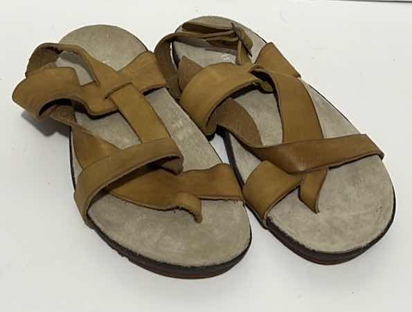 Photo 4 of 3-SANDALS 