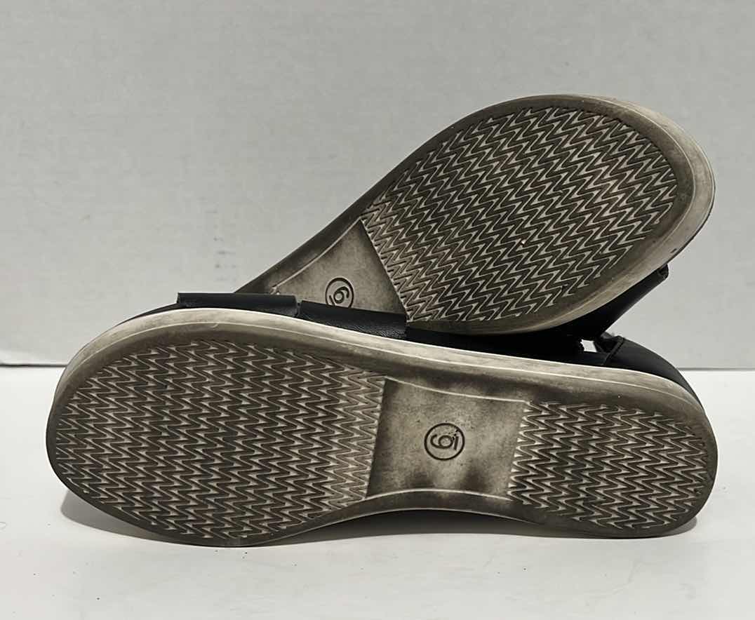 Photo 1 of 2-WOMENS SHOES 