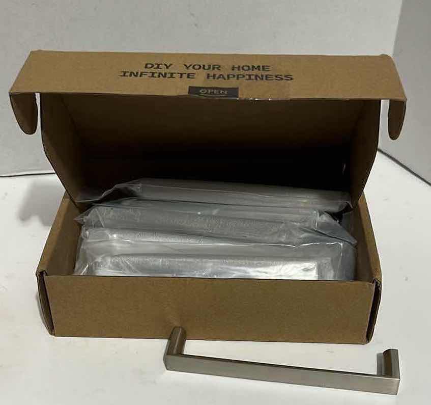 Photo 1 of CABINET HARDWARE LOT 2