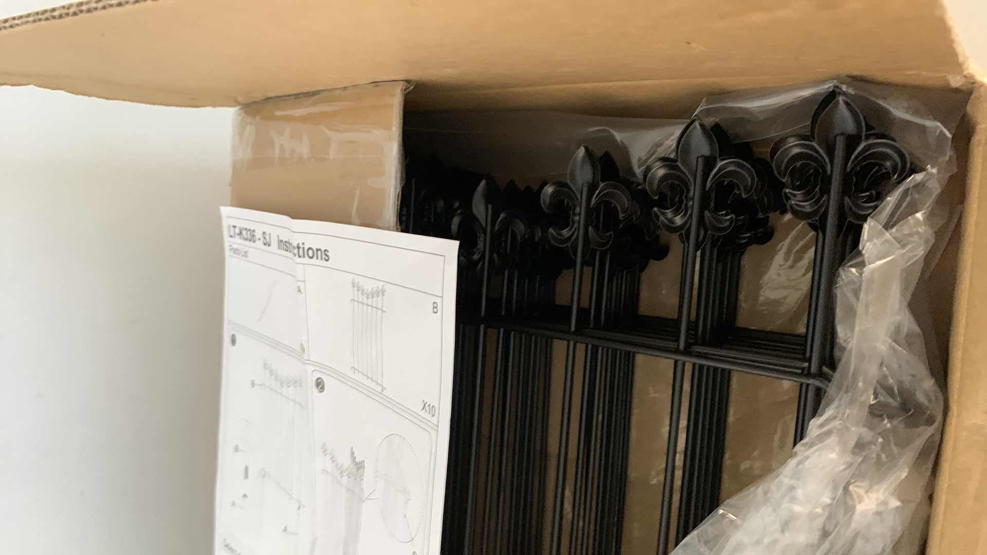 Photo 1 of 10 PIECE GARDEN FENCE