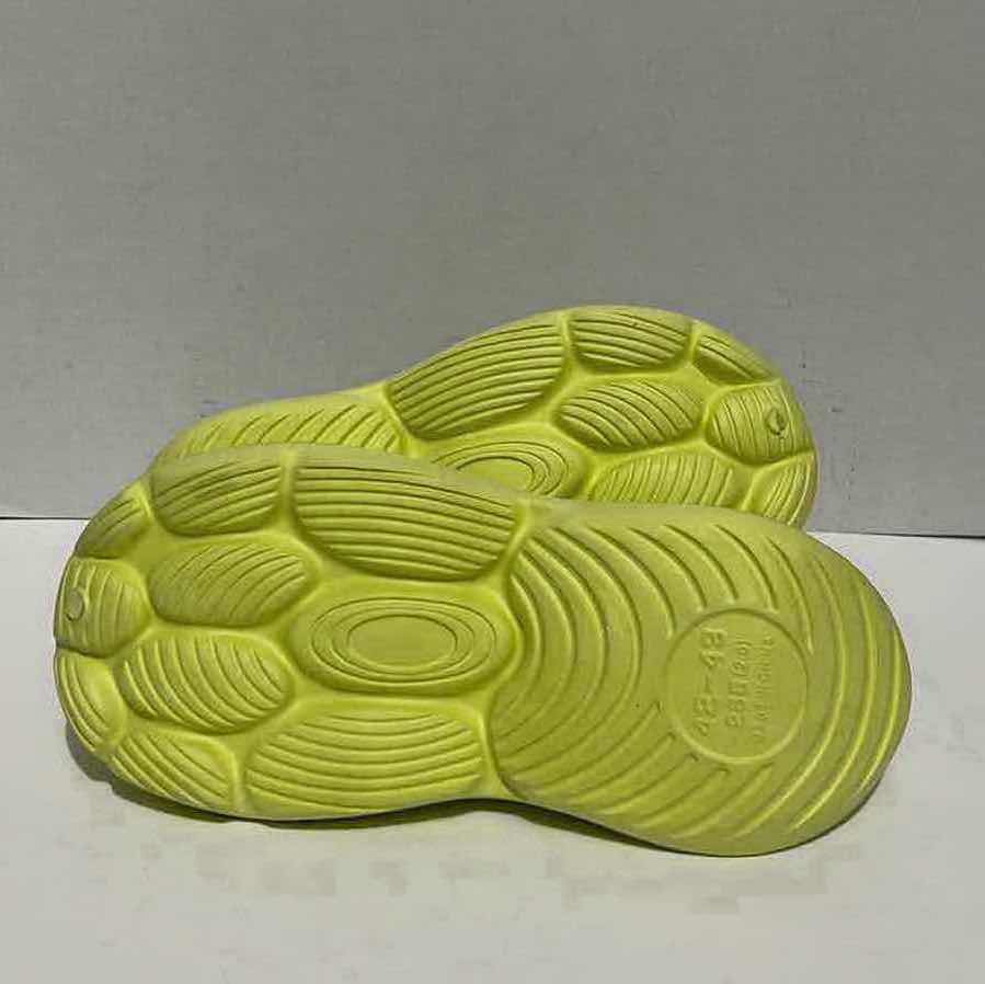 Photo 1 of FOAM RUNNER SHOES SIZE 42/43