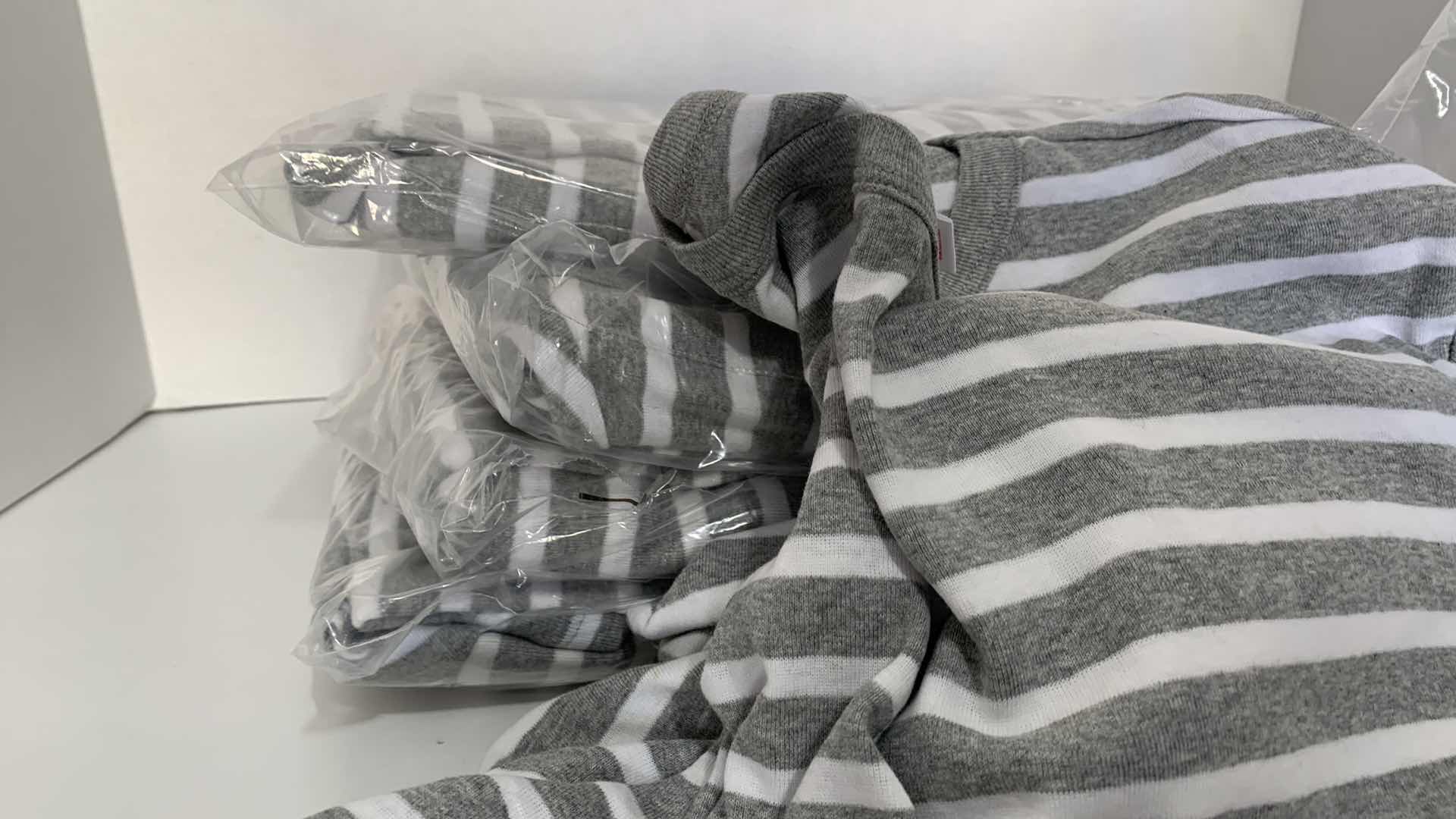 Photo 1 of 5-MENS SLEEPWEAR 100% COTTON SETS SIZE MEDIUM