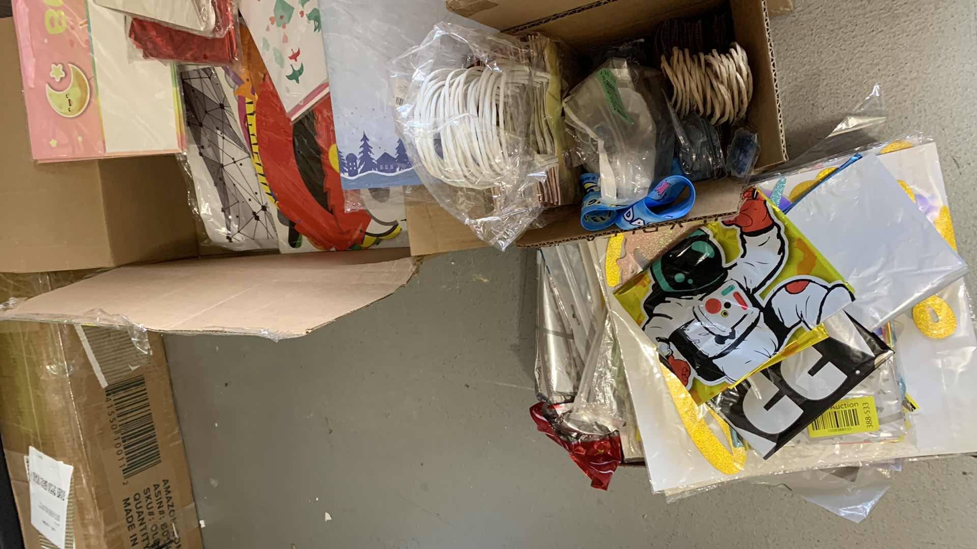 Photo 1 of HOLIDAY DECORATIONS FOR PARTYS