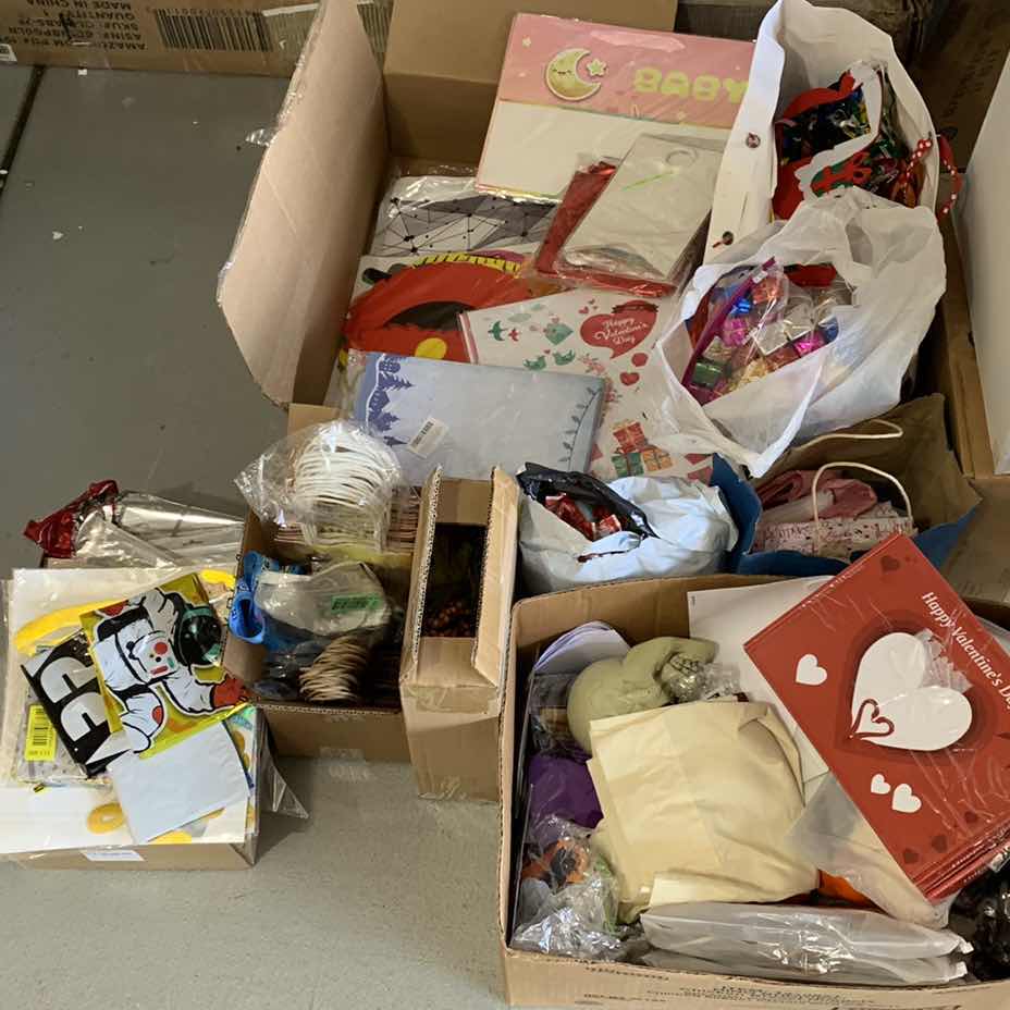 Photo 1 of HOLIDAY DECORATIONS FOR PARTYS