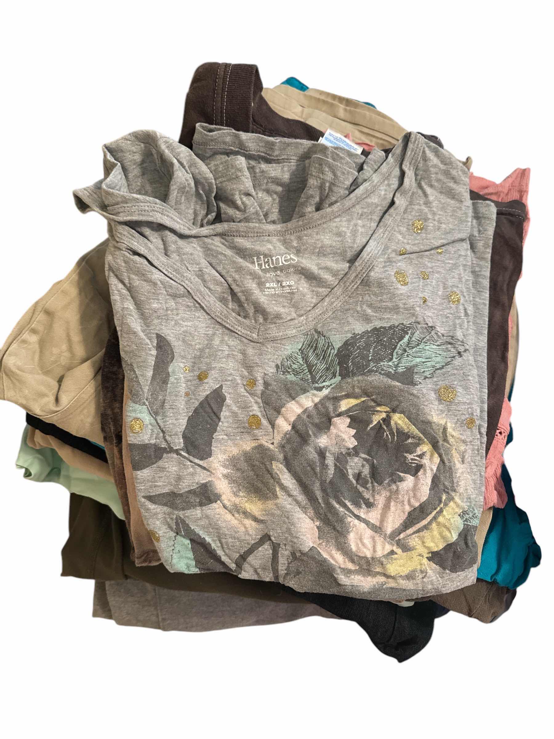 Photo 3 of 2 BAGS OF WOMENS CLOTHING SIZE 2XL-4XL