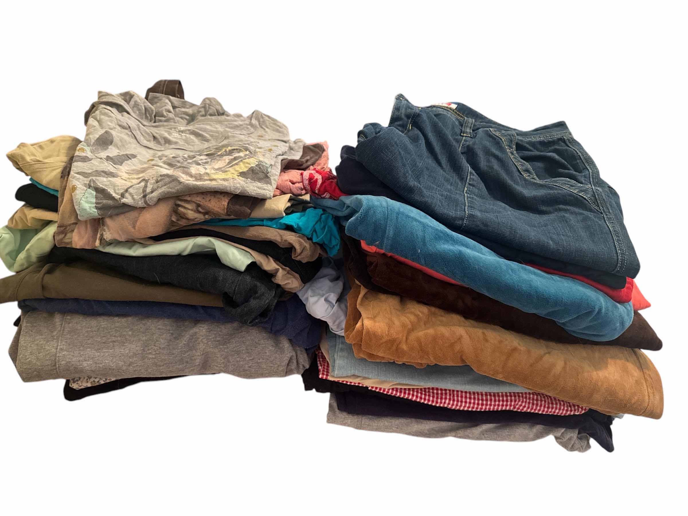 Photo 1 of 2 BAGS OF WOMENS CLOTHING SIZE 2XL-4XL