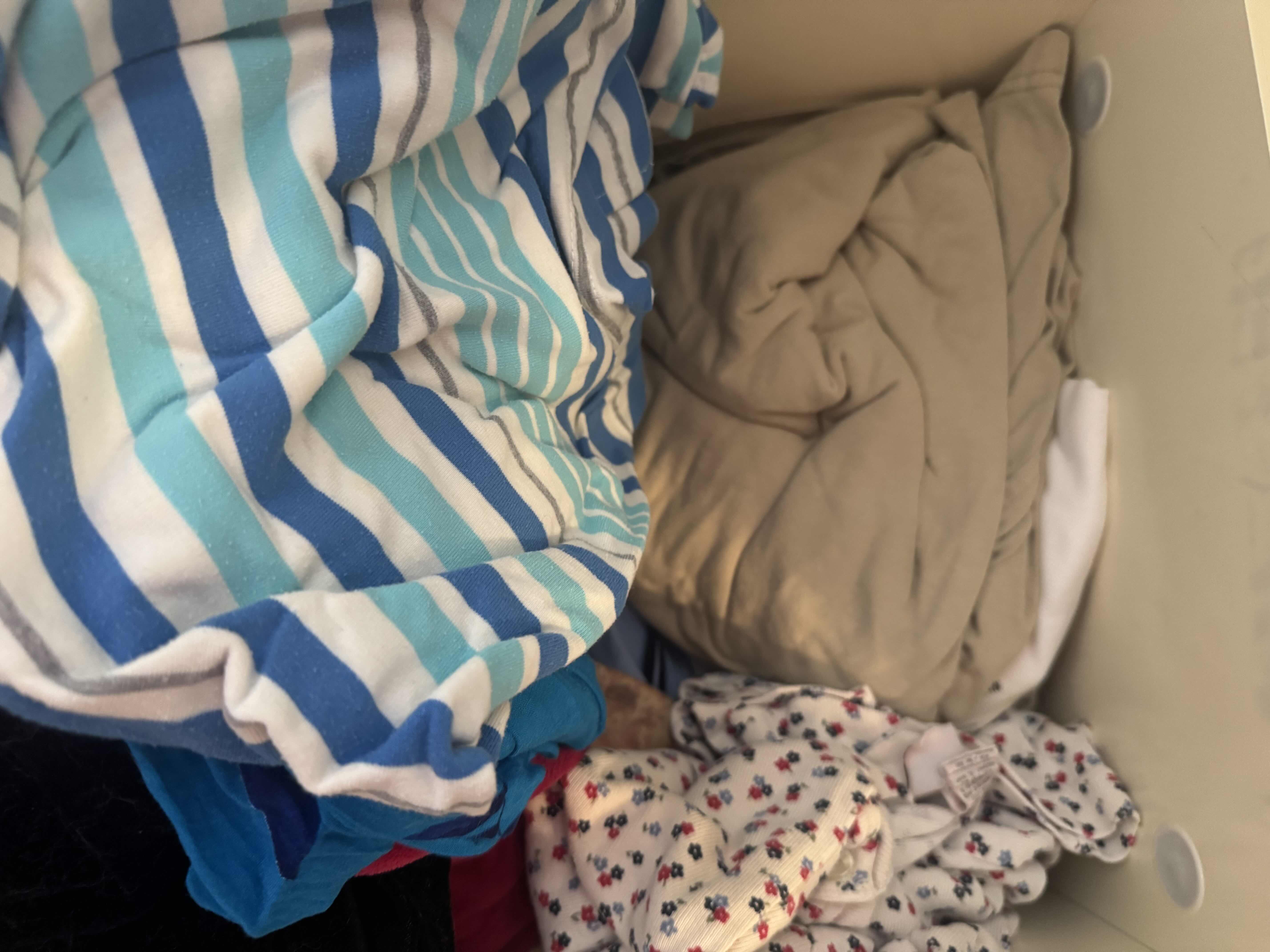 Photo 1 of CHEST OF WOMENS CLOTHING SIZE 2XL-4XL