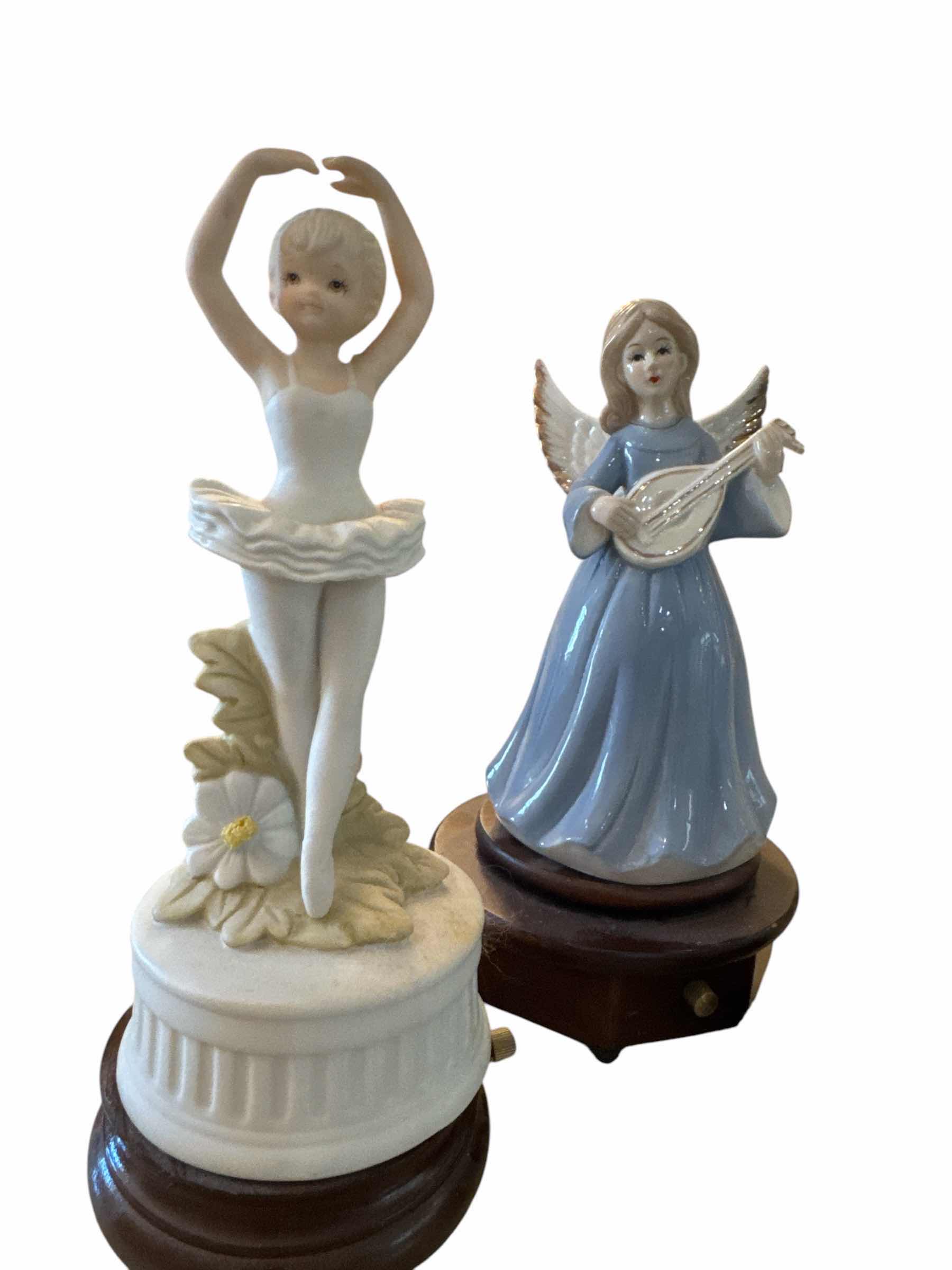 Photo 2 of 3 MUSICAL LADIES