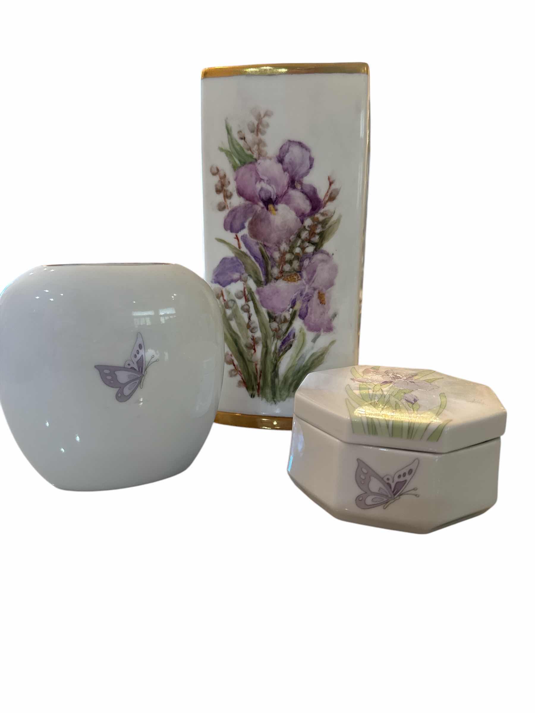 Photo 1 of 3 PIECES OF PORCELAIN HOME DECOR