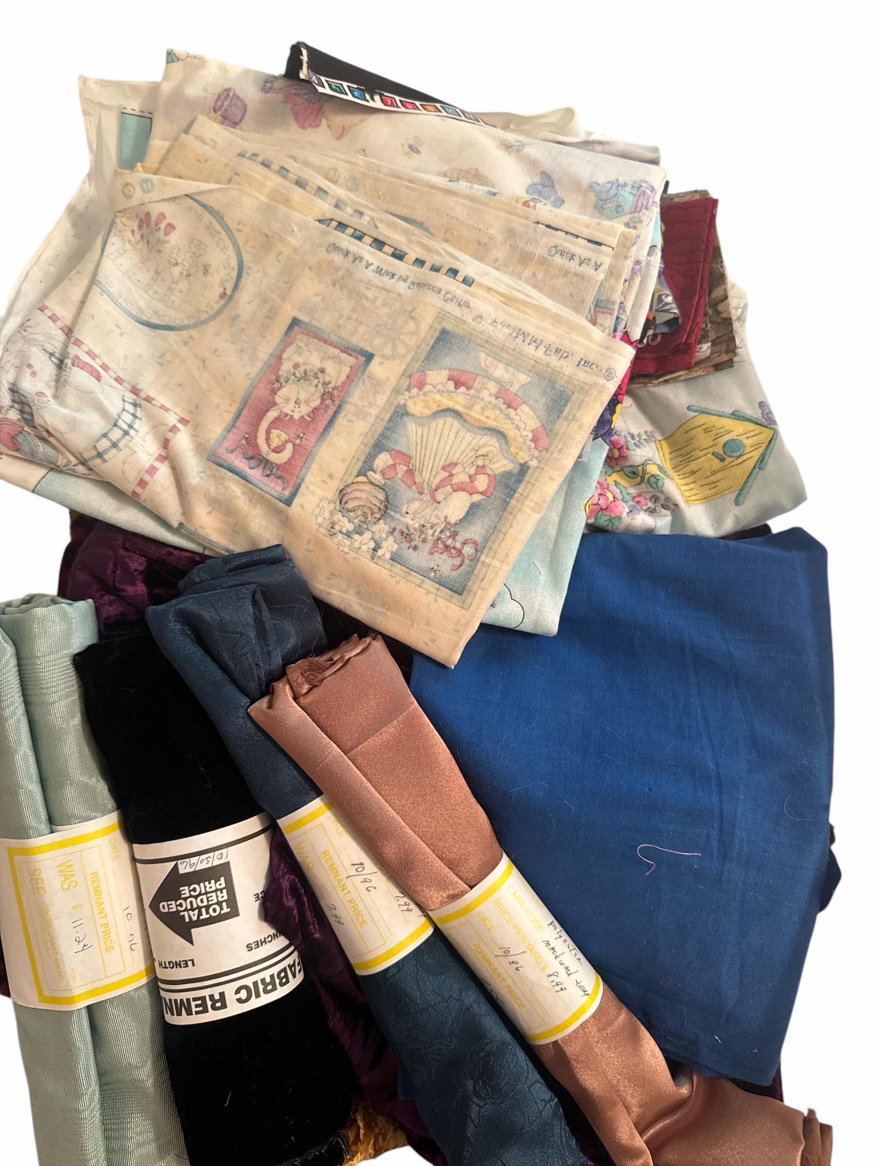 Photo 1 of 58 QT TOTE OF FABRIC