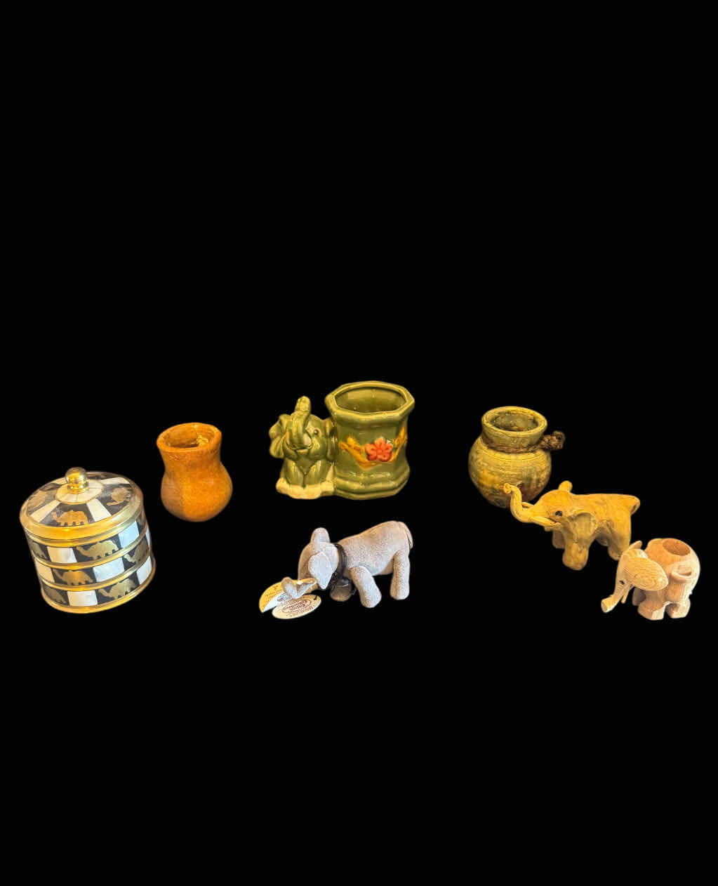 Photo 1 of COLLECTION OF ELEPHANT DECOR, JEWELRY/TRINKET BOX, AND MINI VASES, RESIN, CERAMIC, WOOD, 7 ITEMS


4.5” X H3”
D3” X H3”
D2” X H3”
D1.75” X H2.5”
4” X H2.5”
3.5” X H2”
2.25” X H2”