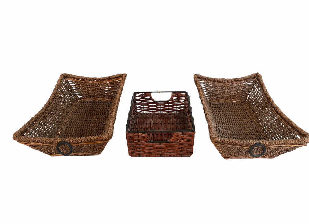 Photo 1 of METAL FRAMED WOVEN BASKETS, STORAGE, TOILETRIES, FOR COSMETICS, TOWELS

16” X 10.5” X H4.5”
9.5” X 8” X H4.5”