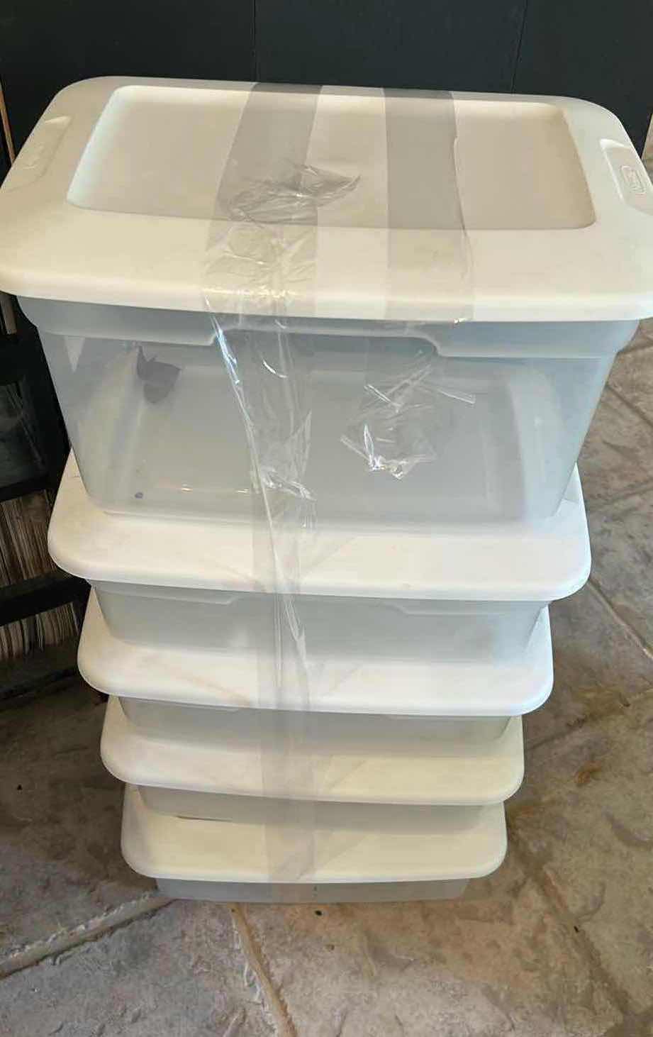 Photo 1 of 4- PLASTIC CONTAINERS W LIDS