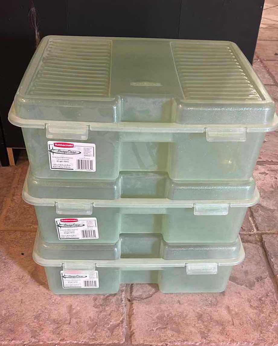Photo 1 of 3-GREEN RUBBERMAID SNAP CASE