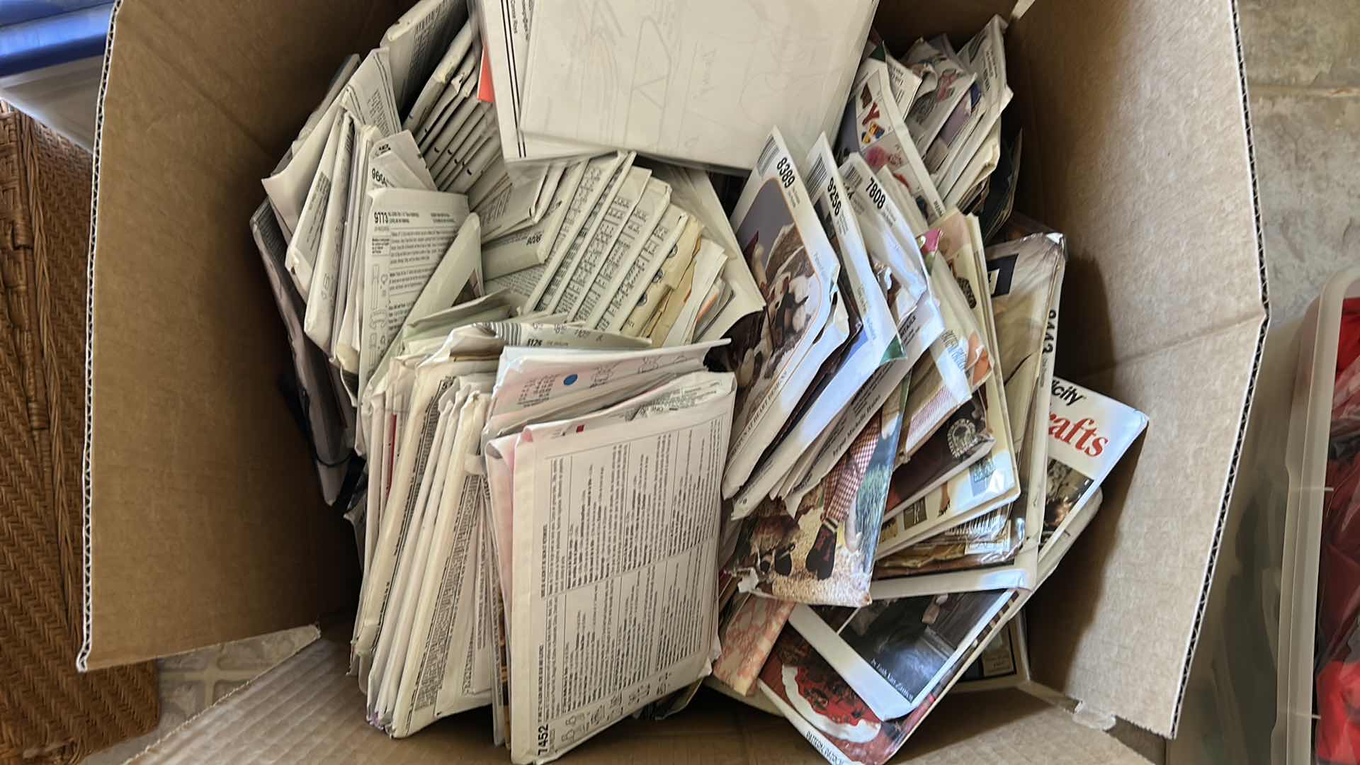 Photo 1 of CONTENTS OF BOX SIMPLICITY PATTERNS