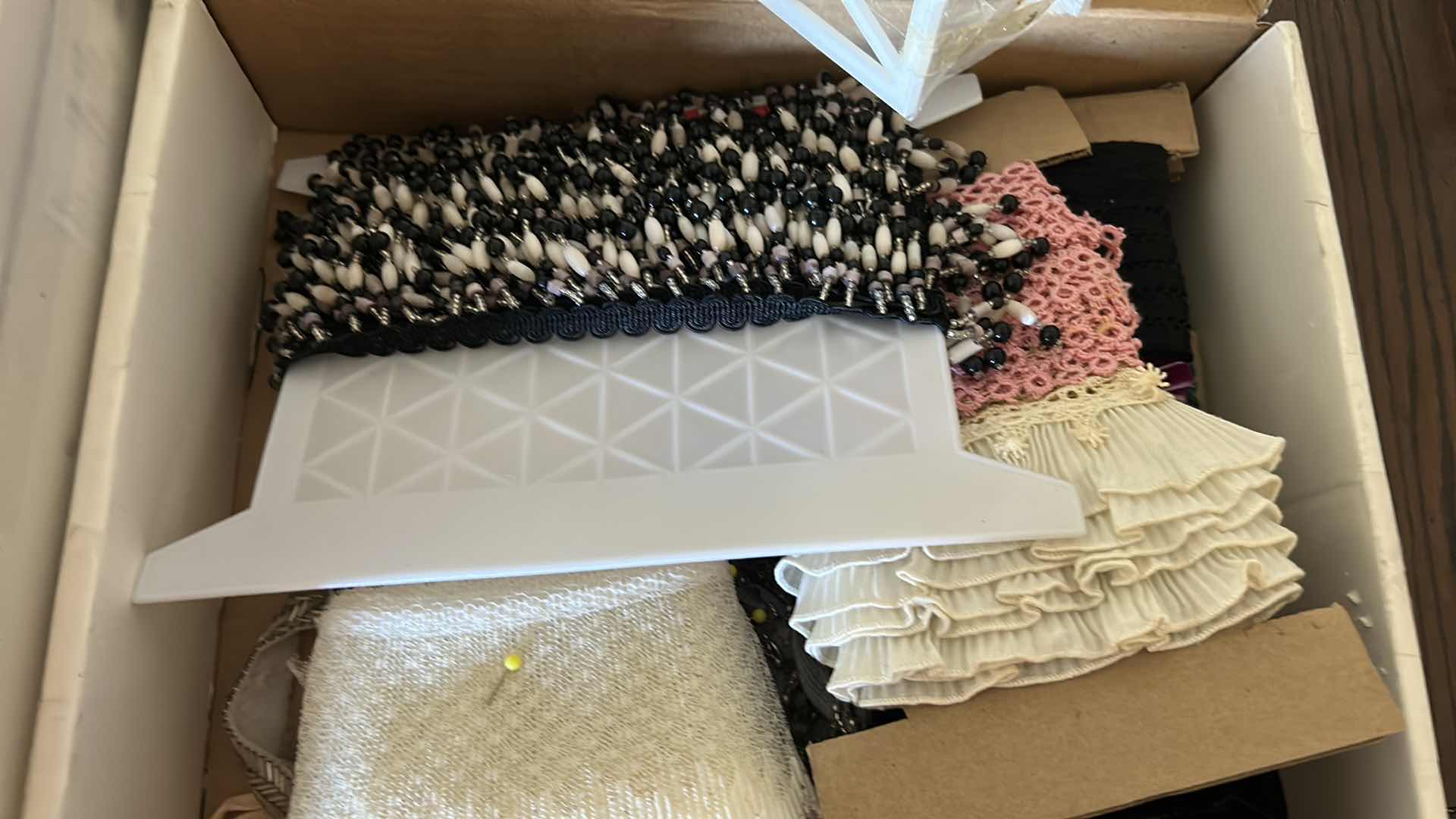 Photo 1 of 1- PLASTIC CONTAINER TAFFETA VELVET PEARLS BY TH YARD