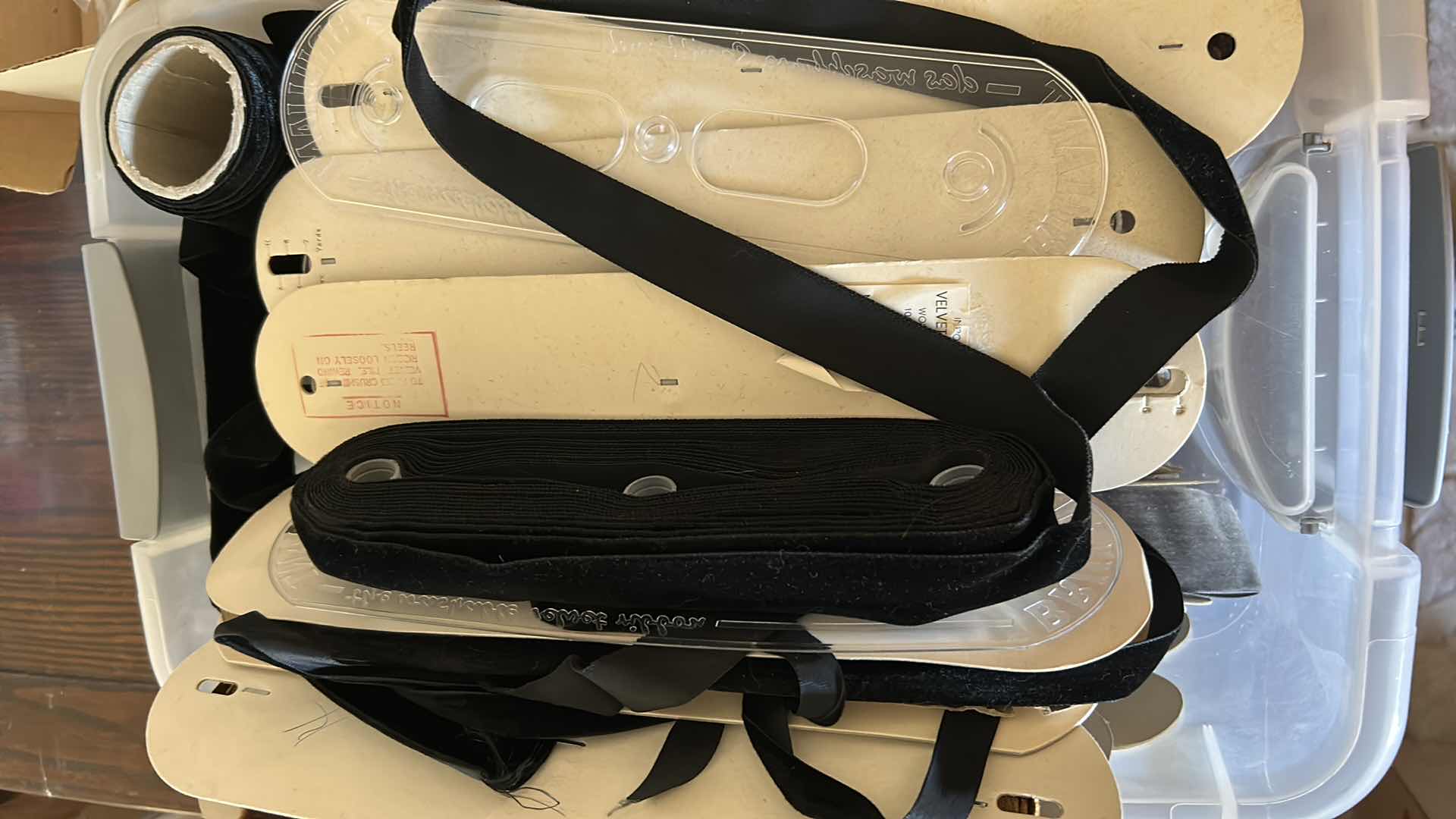 Photo 1 of 1- PLASTIC CONTAINER TAFFETA VELVET PEARLS BY TH YARD