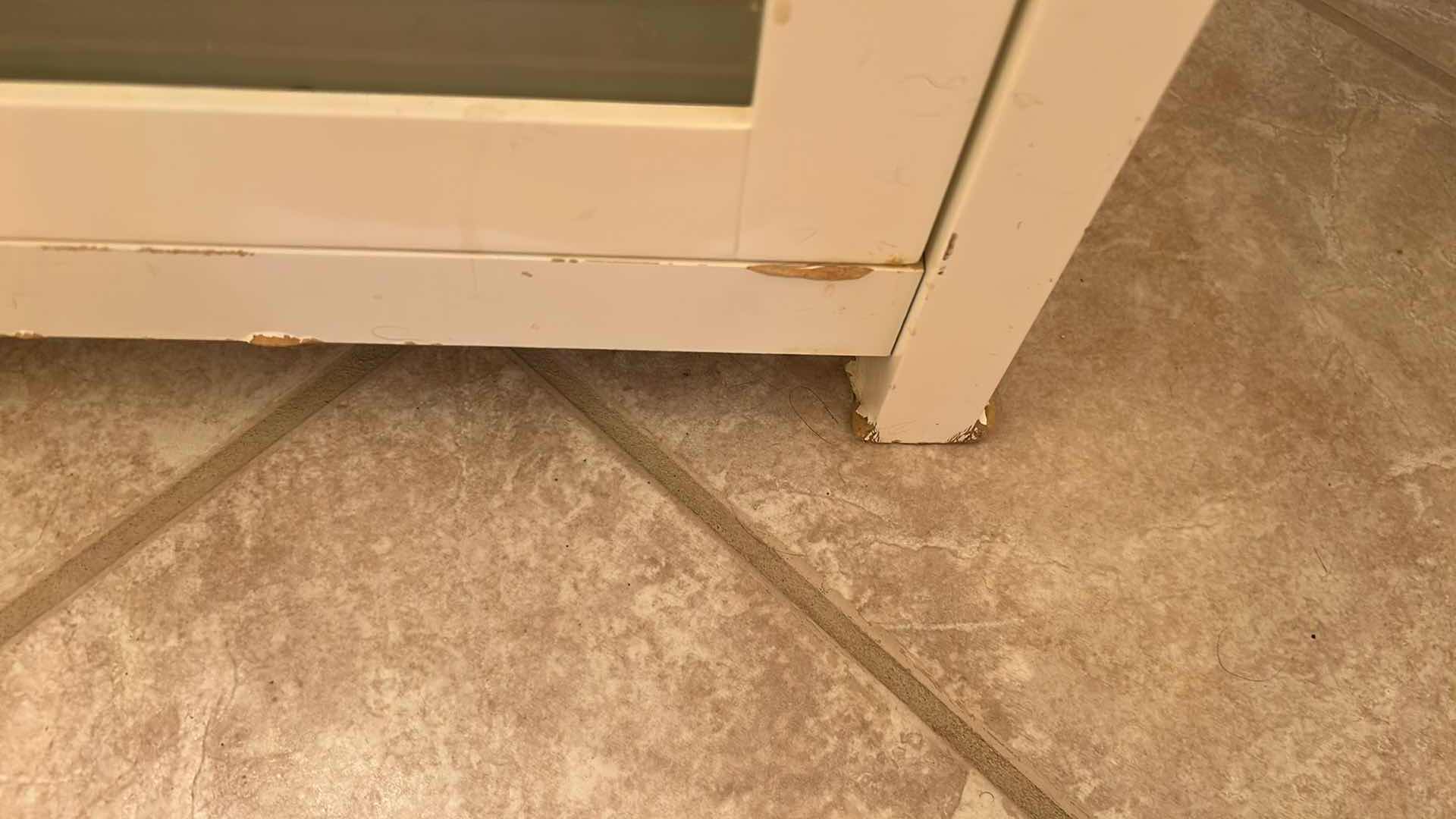 Photo 4 of 3PCS WHITE 2DOOR WALL CABINET SHELVES FLOOR CABINET