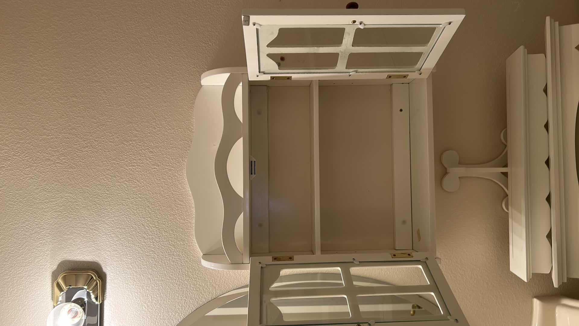 Photo 1 of 3PCS WHITE 2DOOR WALL CABINET SHELVES FLOOR CABINET