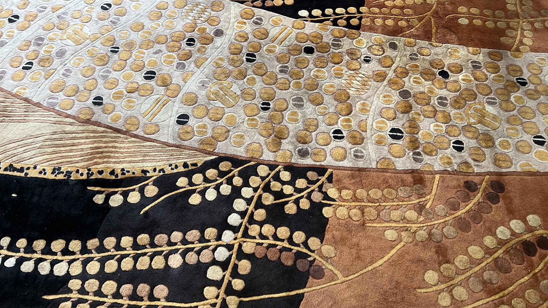 Photo 1 of EARTH-TONE PATTERN AREA RUG 93" x 134"