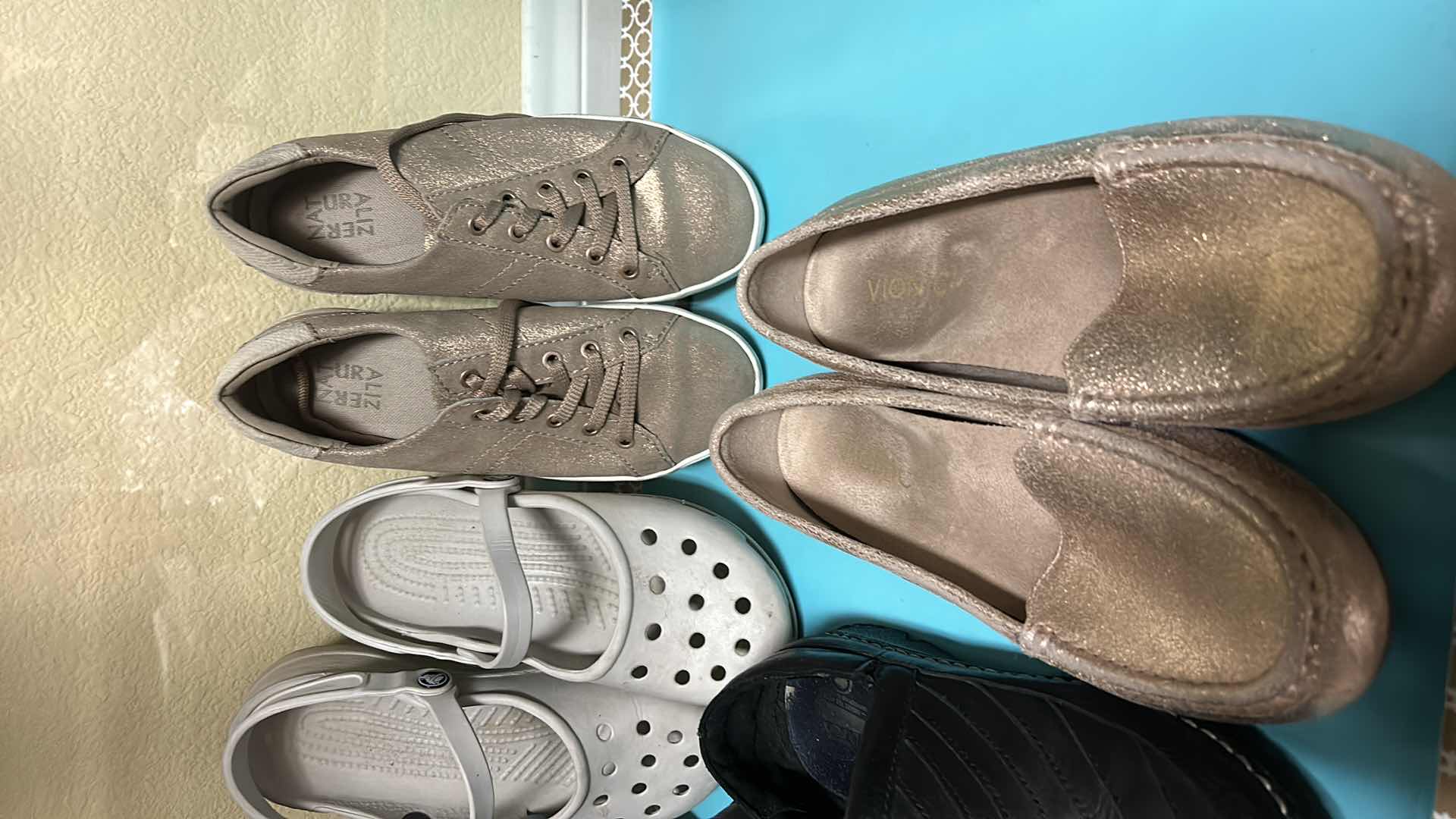 Photo 1 of 6 PAIR WOMENS SH0ES 8.5