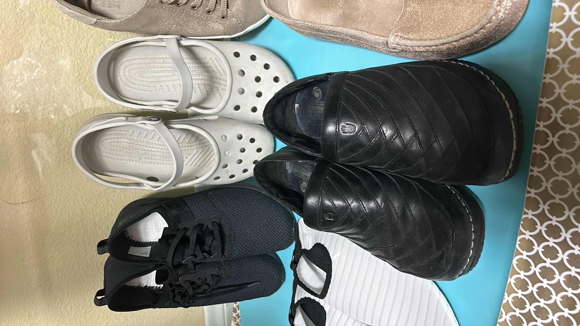 Photo 1 of 6 PAIR WOMENS SH0ES 8.5