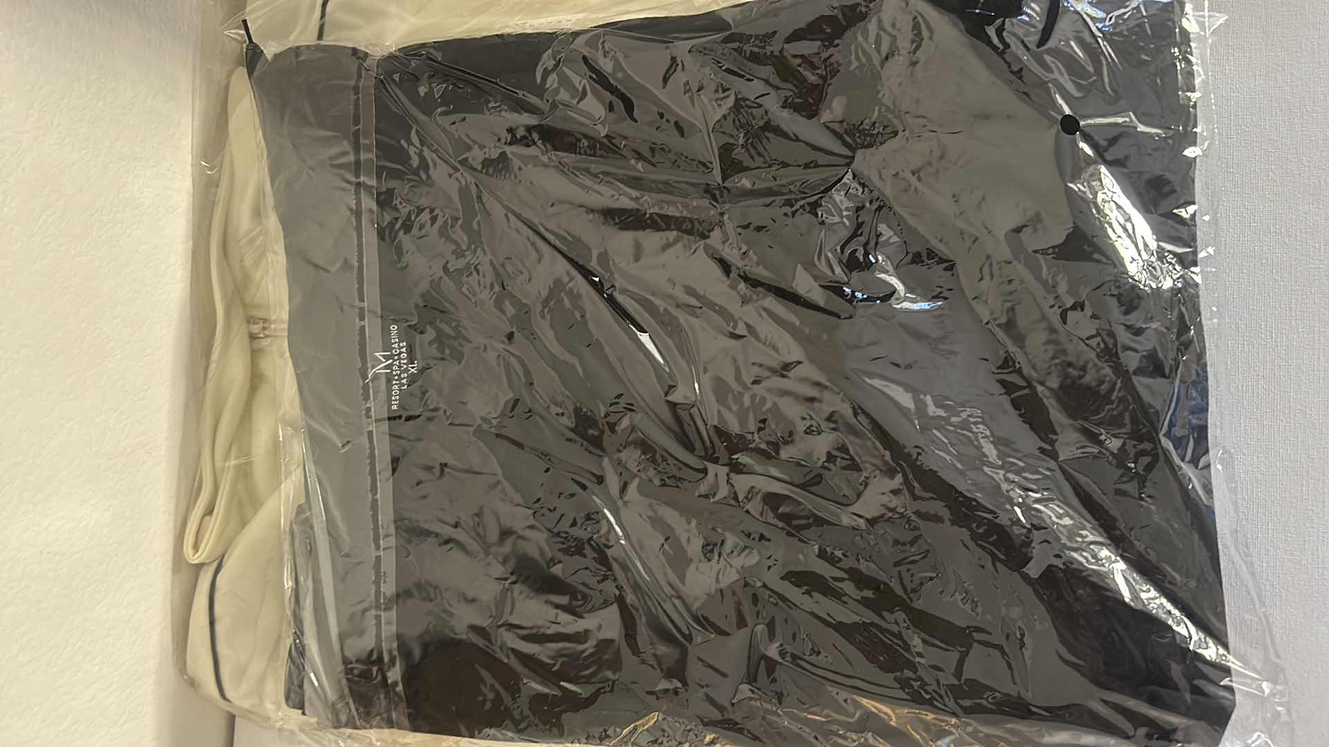 Photo 1 of 4 NEW M RESORT MENS CLOTHING SIZE XL