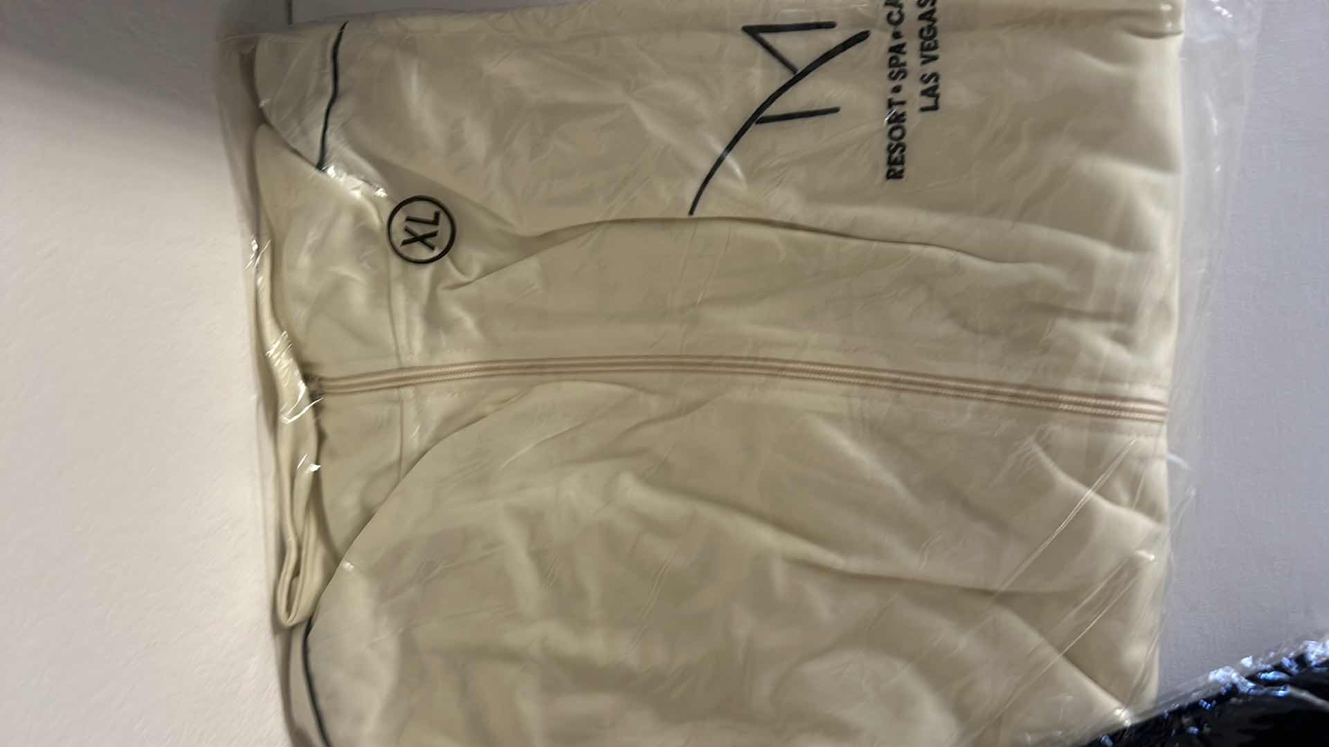 Photo 1 of 4 NEW M RESORT MENS CLOTHING SIZE XL