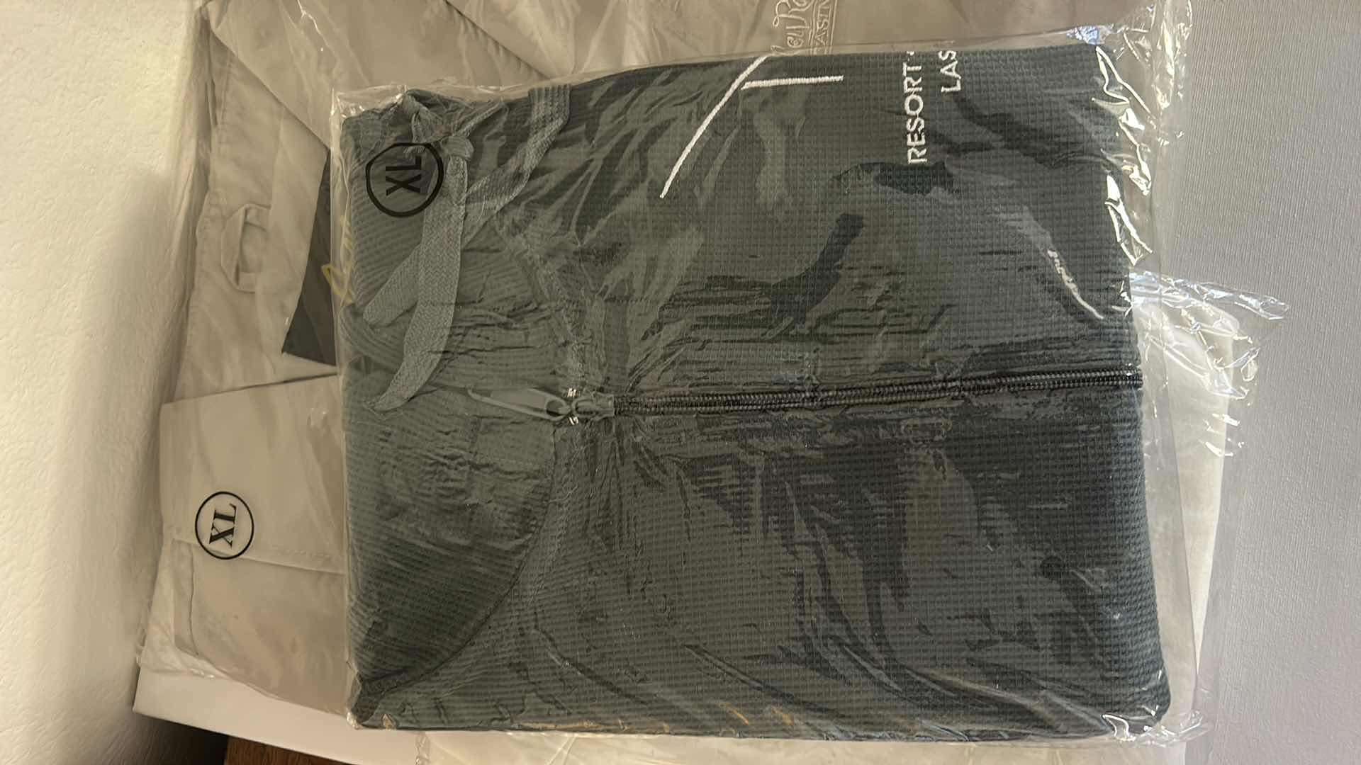 Photo 2 of 3 NEW LAS VEGAS CASINOS MENS CLOTHING SIZE XL