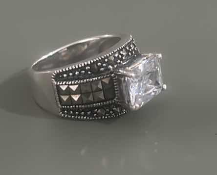 Photo 1 of .925 STERLING SILVER RING WITH GEMSTONE SIZE 6.5