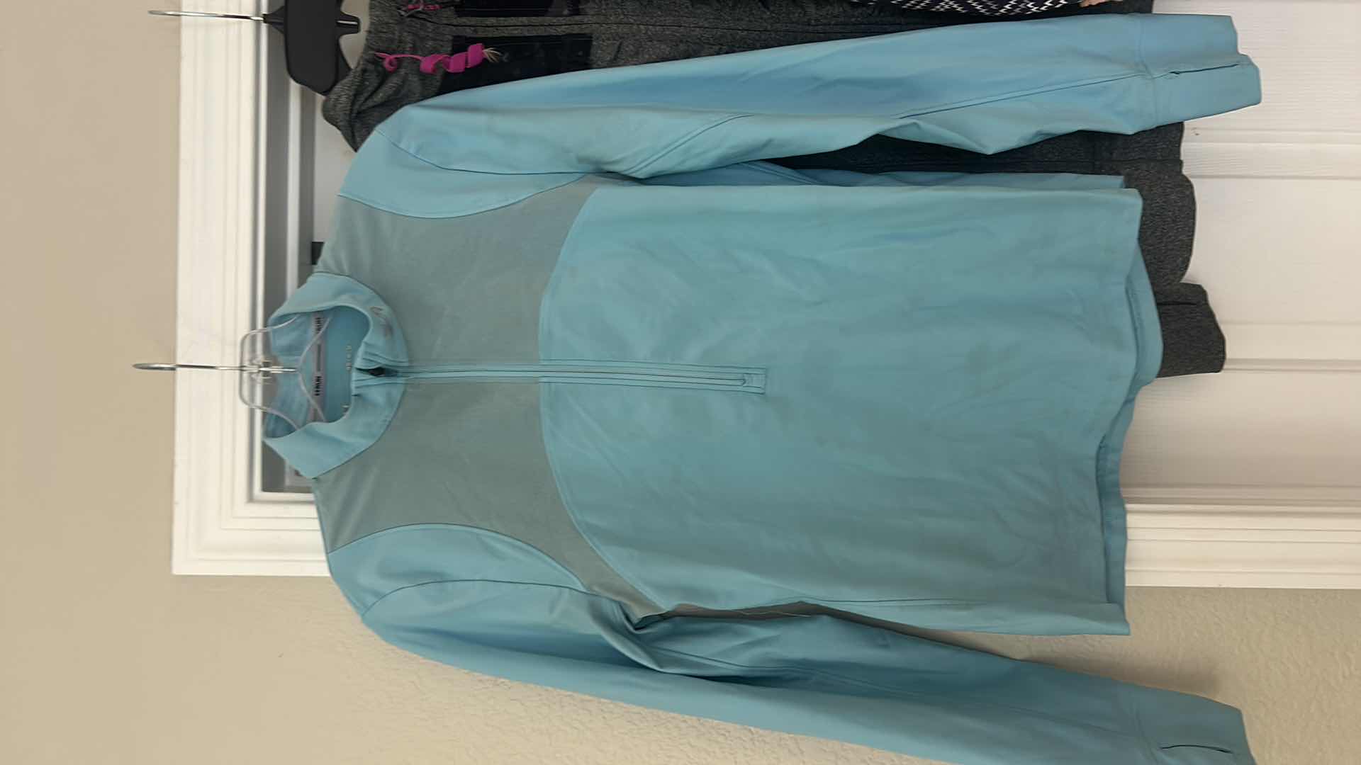 Photo 1 of 4 - WOMENS ATHLETIC WEAR ZIP LONG SLEEVE JACKET/TOPS SIZE MEDIUM