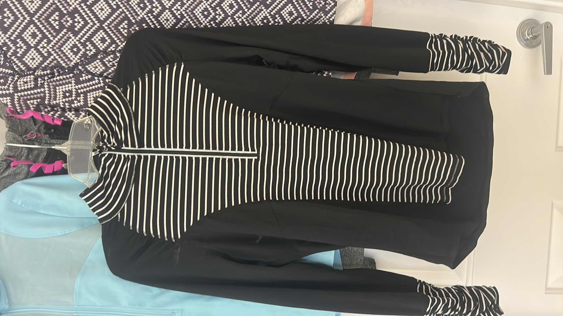 Photo 1 of 4 - WOMENS ATHLETIC WEAR ZIP LONG SLEEVE JACKET/TOPS SIZE MEDIUM