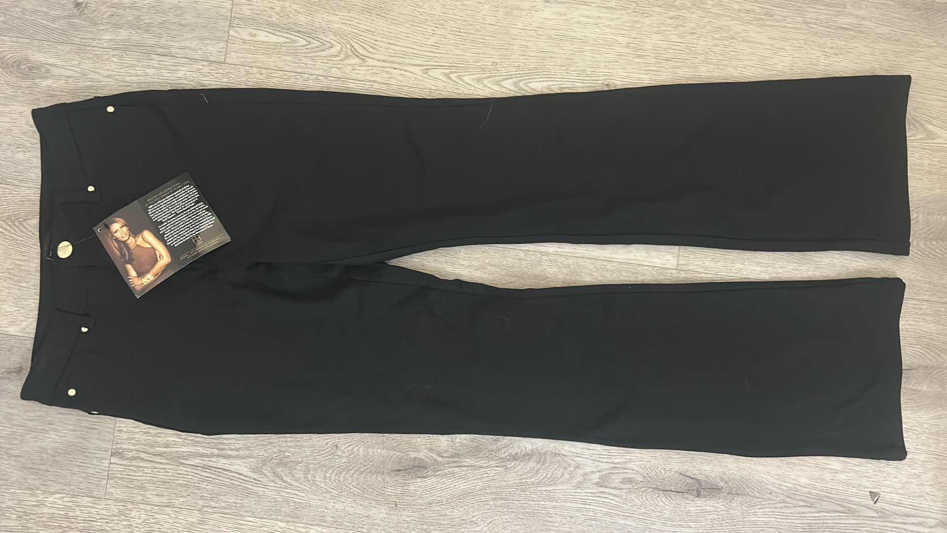 Photo 1 of 7 - WOMENS CLOTHING- 3 PAIRS IF PANTS AND 4 TOPS (MOSTLY MEDIUM)