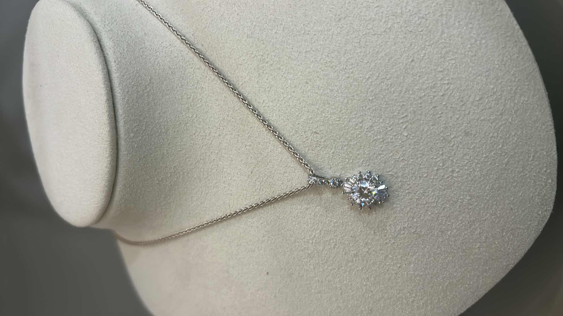 Photo 1 of FINE JEWELRY- .925 STERLING SILVER 16” CHAIN WITH PENDANT