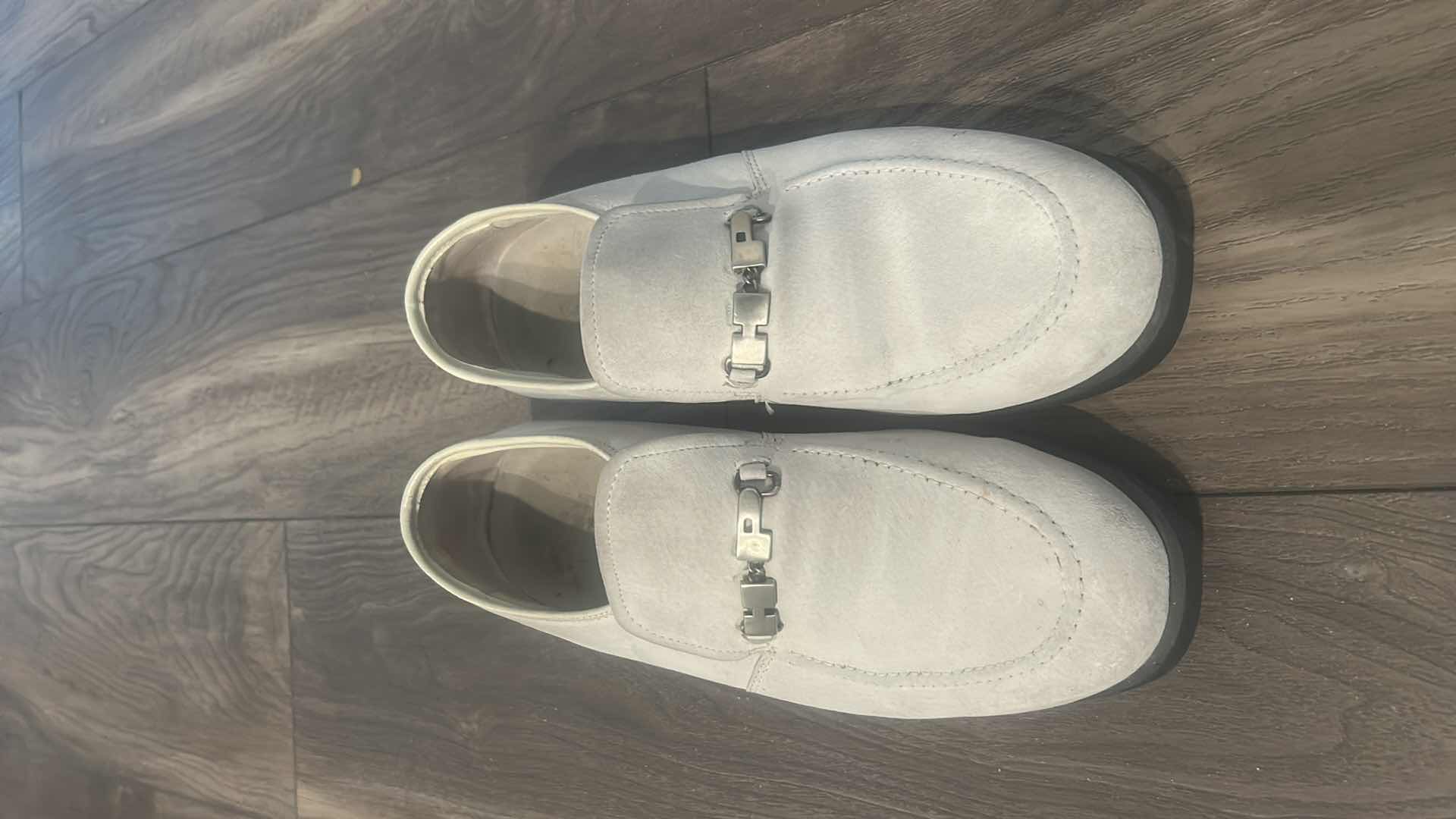 Photo 1 of WOMENS LEATHER SHOES SIZE 10