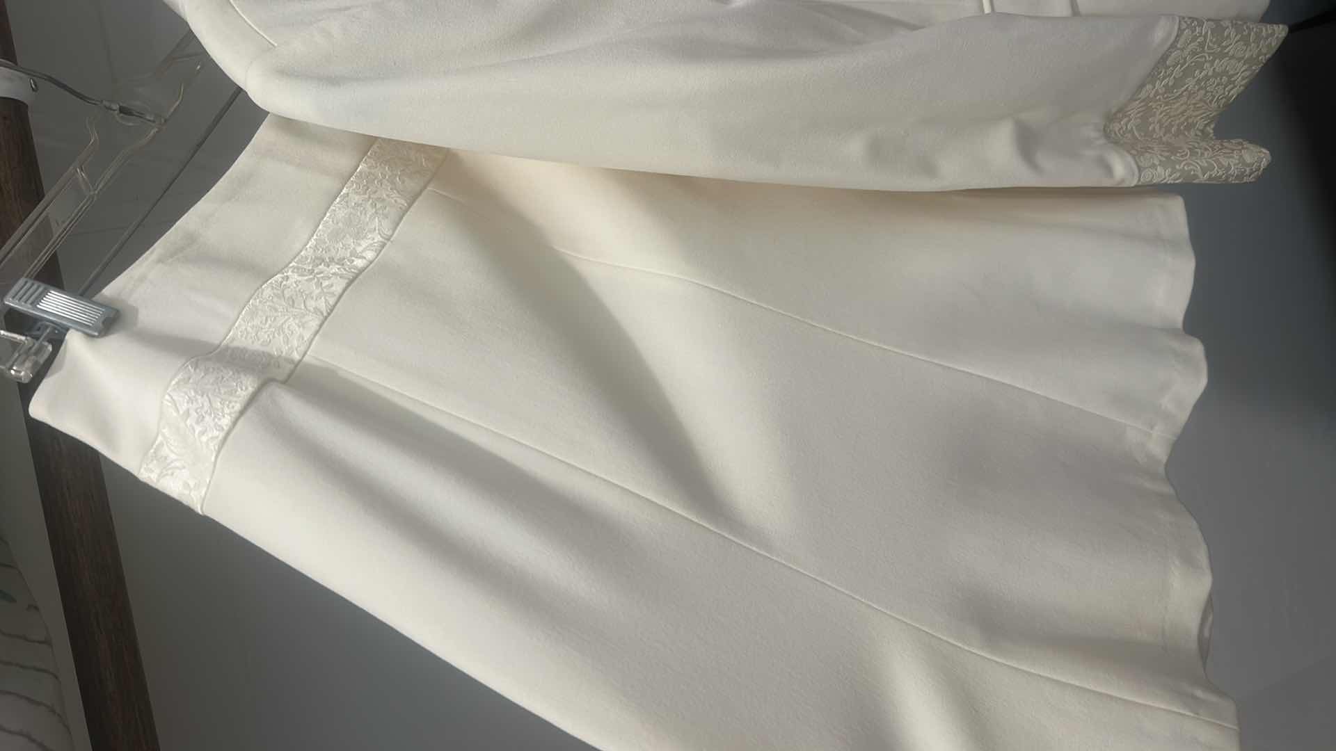 Photo 7 of WOMENSWEAR- 3 PC APOSTROPHE 14P