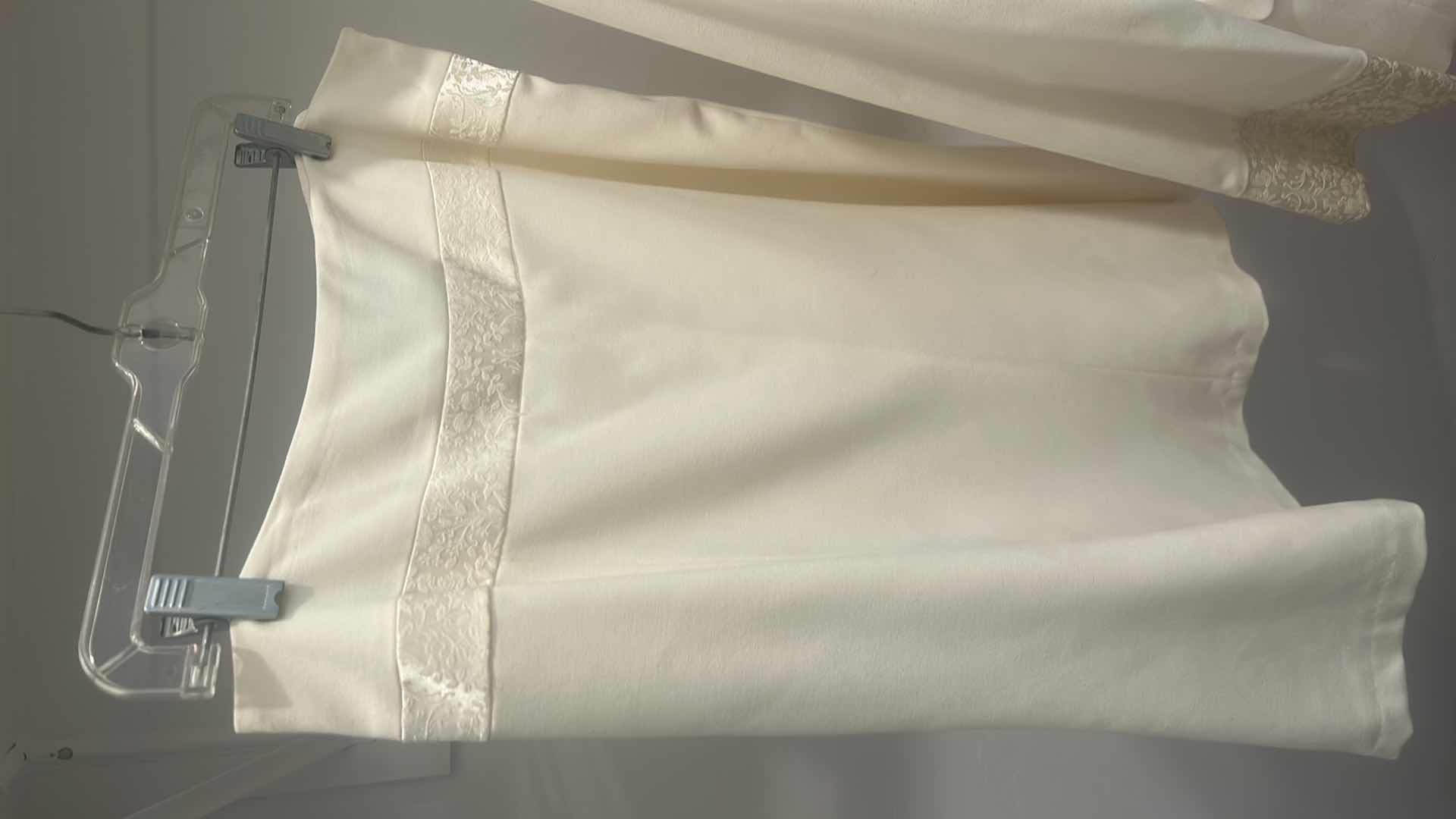 Photo 3 of WOMENSWEAR- 3 PC APOSTROPHE 14P