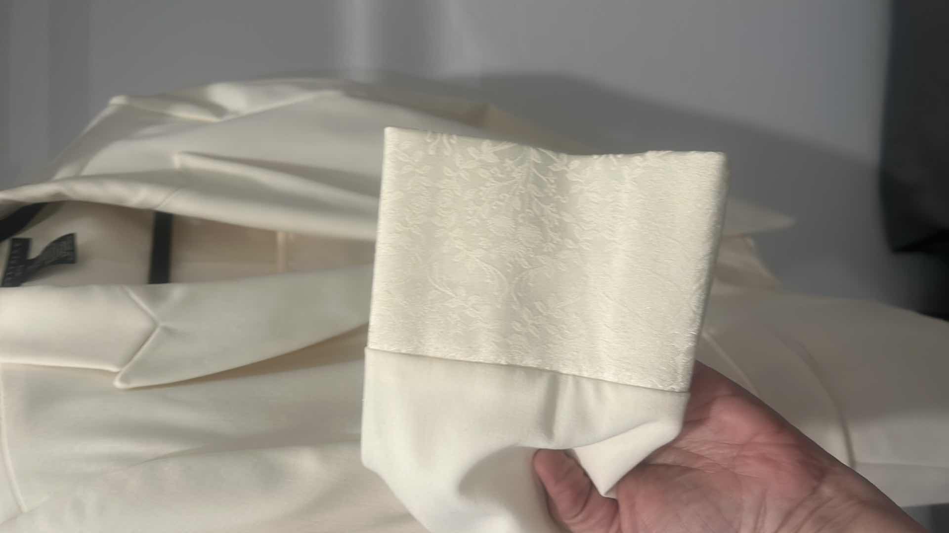 Photo 6 of WOMENSWEAR- 3 PC APOSTROPHE 14P