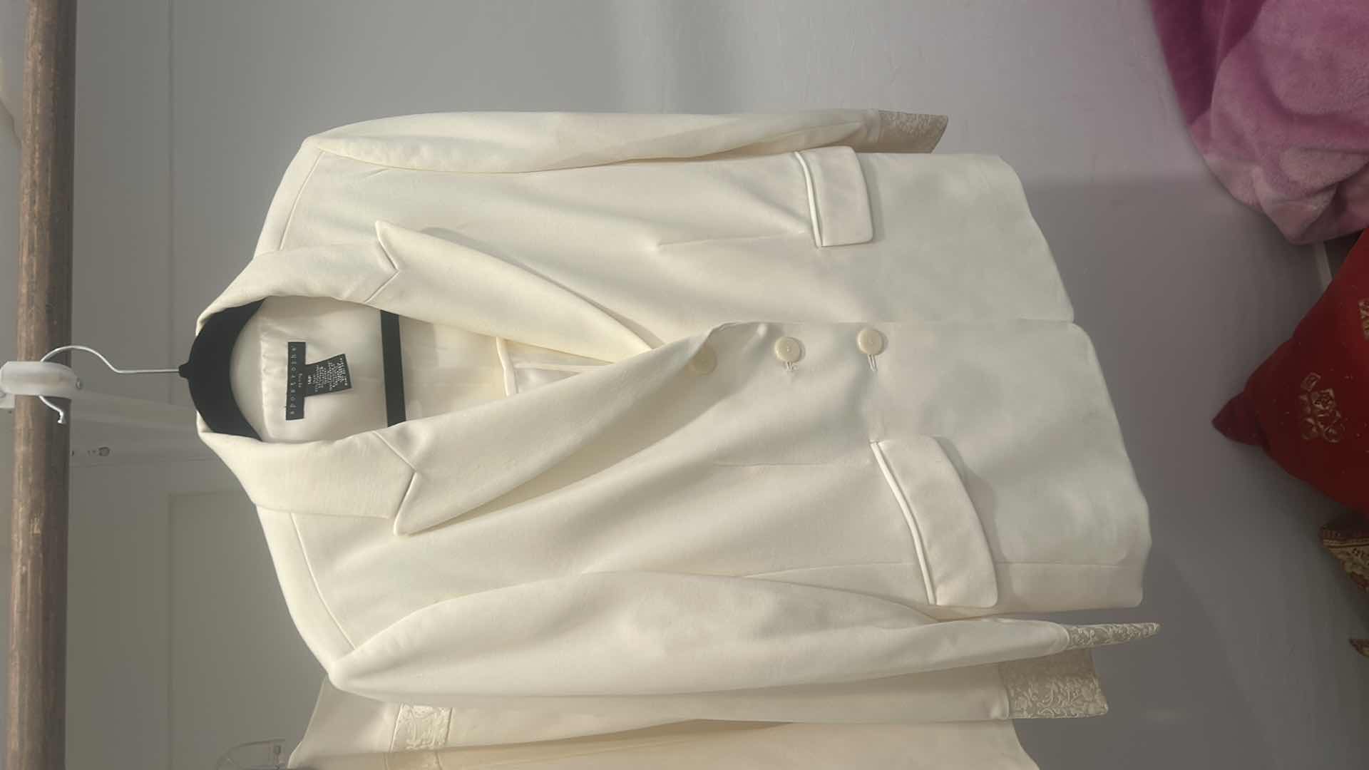 Photo 2 of WOMENSWEAR- 3 PC APOSTROPHE 14P