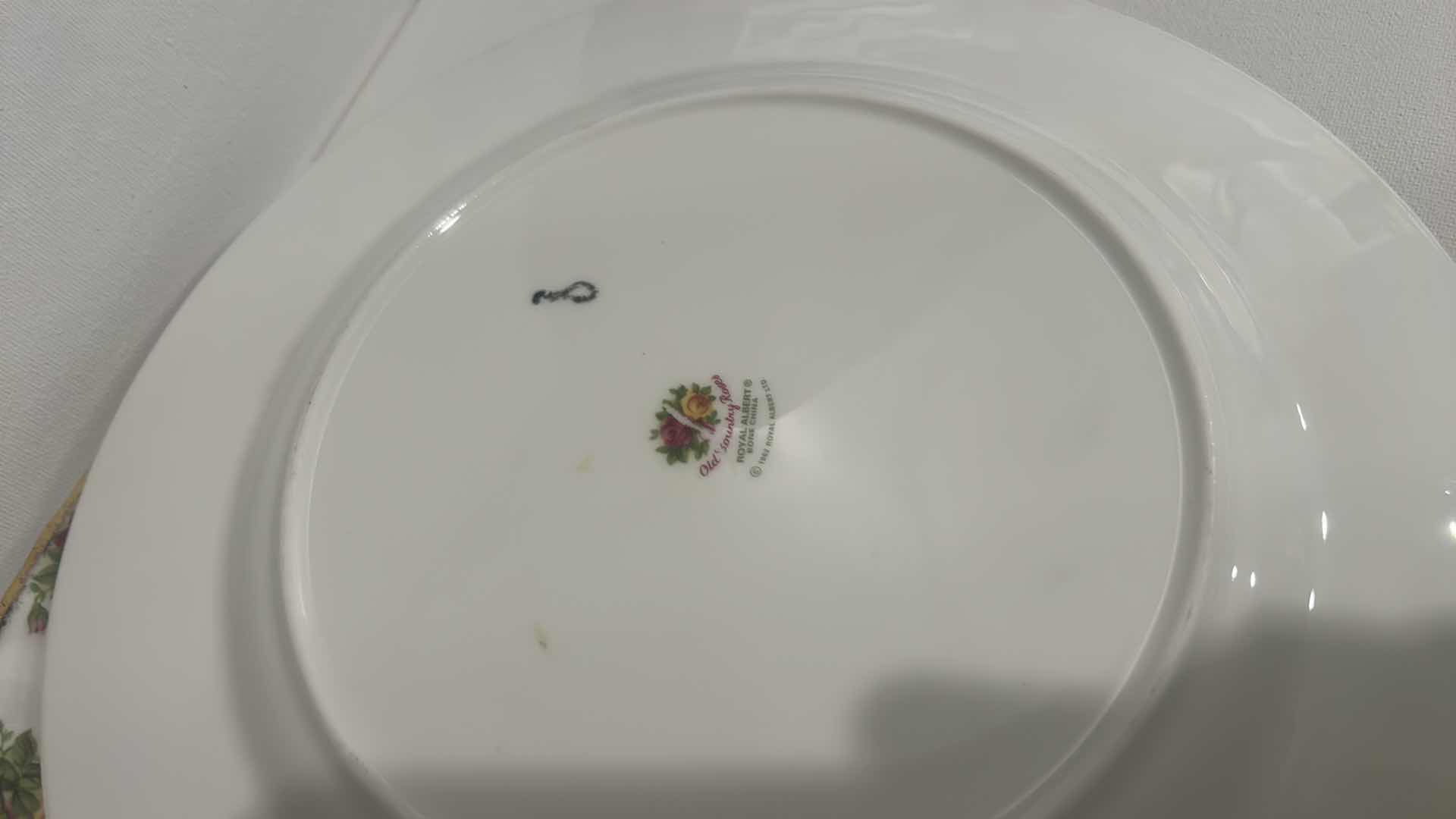 Photo 6 of 6 PIECE BONE CHINA - OLD COUNTRY ROSES ROYAL ALBERT (3 EACH DINNER PLATES, ONE SET SLIGHTLY LARGER WITH SCALLOPED GOLD RIM)