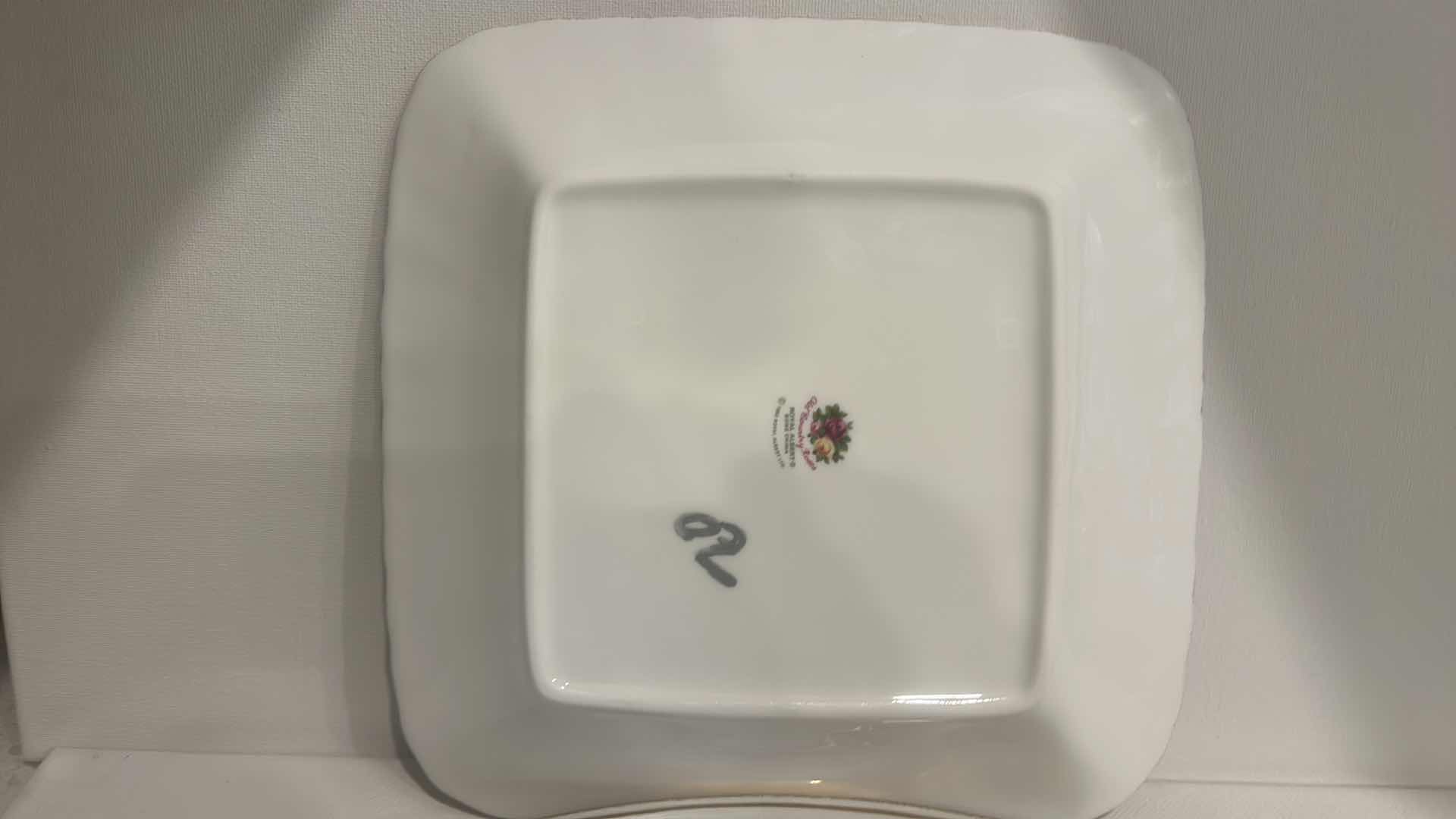 Photo 3 of 4 PIECE BONE CHINA - OLD COUNTRY ROSES ROYAL ALBERT