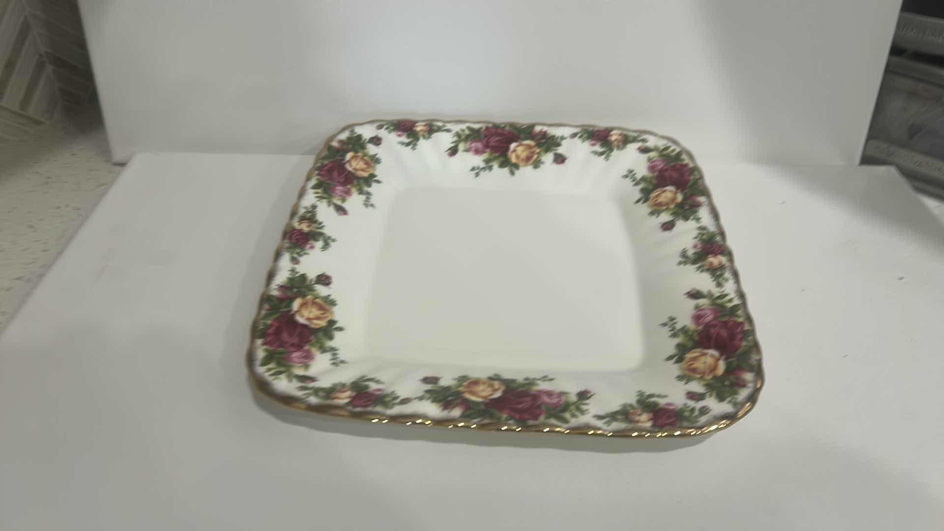 Photo 1 of 4 PIECE BONE CHINA - OLD COUNTRY ROSES ROYAL ALBERT