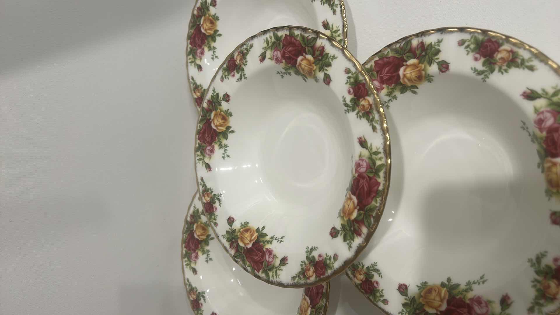 Photo 1 of 4 PIECE BONE CHINA - OLD COUNTRY ROSES ROYAL ALBERT