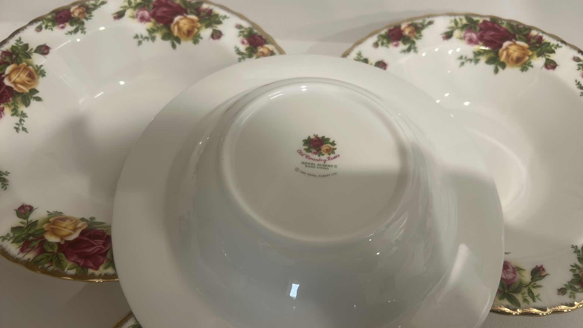 Photo 3 of 4 PIECE BONE CHINA - OLD COUNTRY ROSES ROYAL ALBERT